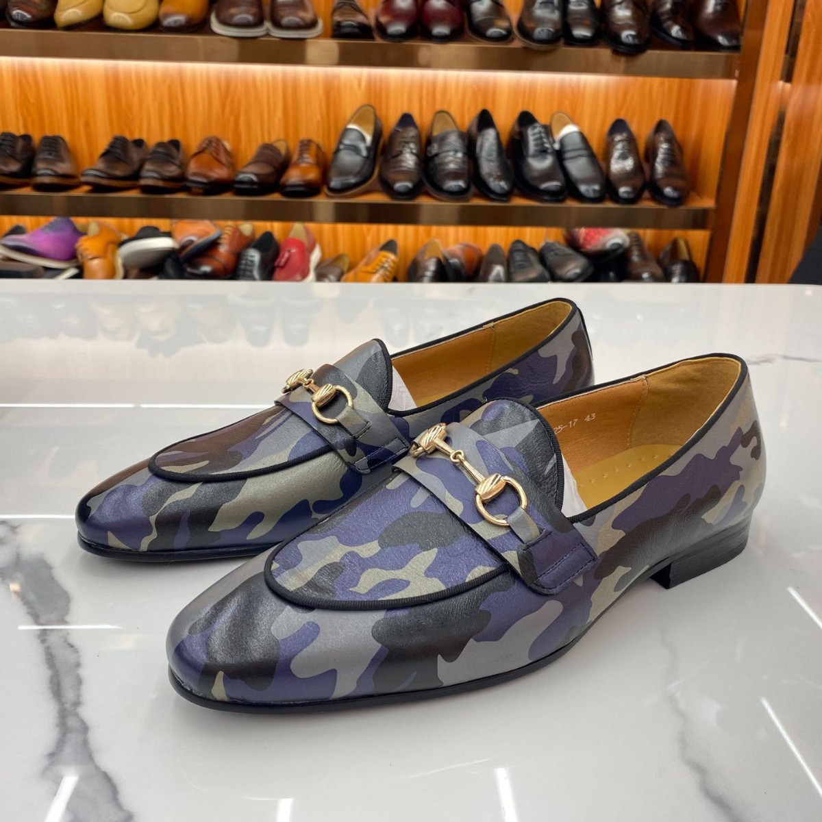 メンズフェイクレザーホースビットローファー光沢のあるクロコ型 - Men'S Shoes Crocs のレビューと価格