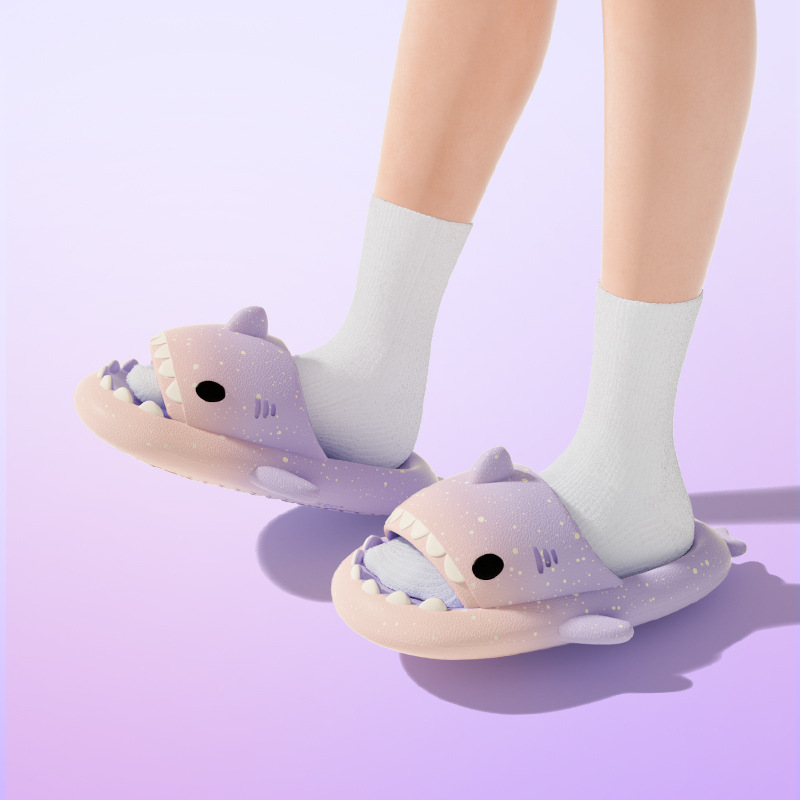 かわいい漫画サメスリッパ女性男性のためのグラデーションカラー - Men'S Shoes To Women'S のレビューと価格