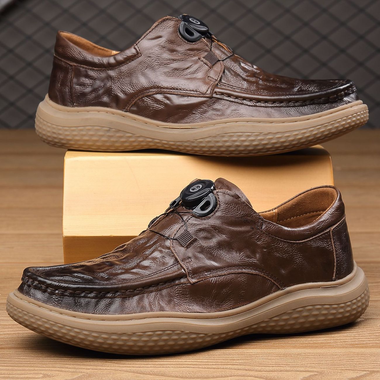 高級レザーシューズ メンズ カジュアル ロータリーボタン ビ - Men Shoes Louboutin のレビューと価格